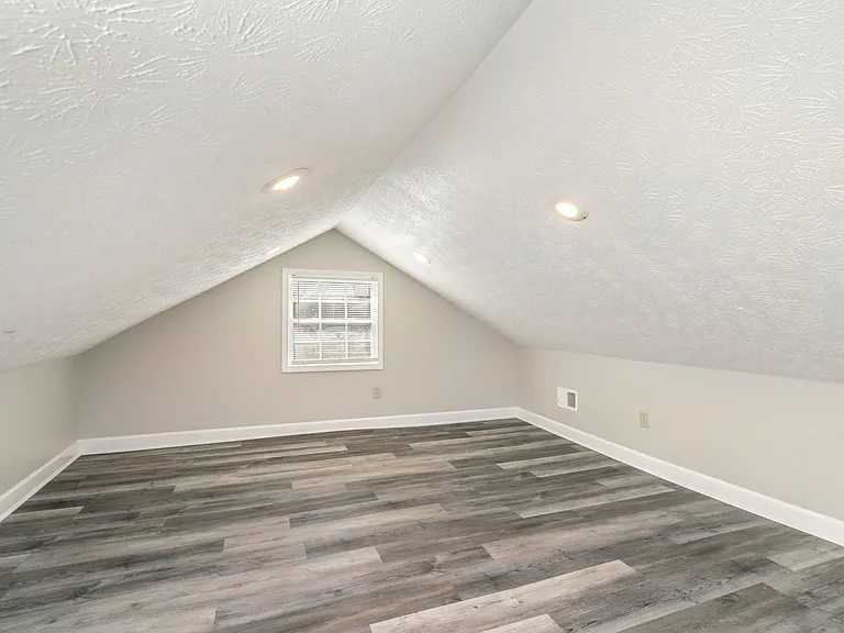 9907 Donovan Ln — Photo 17