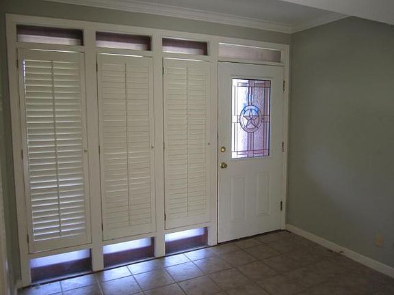 2nd image of 18 Knotty Pine Ln