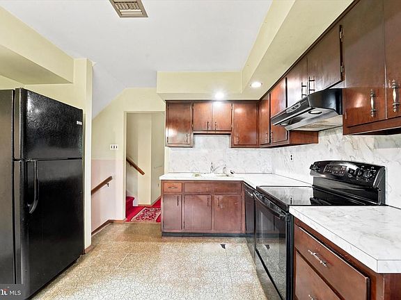 2nd image of 3832 Forest Dr