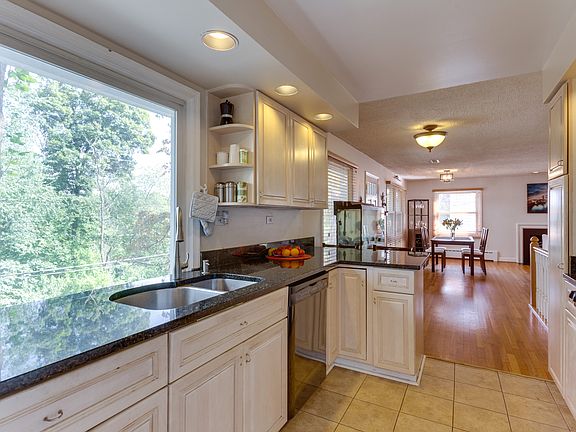 4th image of 866 N Arlington Mill Dr