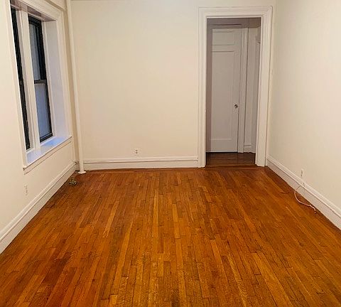 2nd image of 325 W 77th St #33