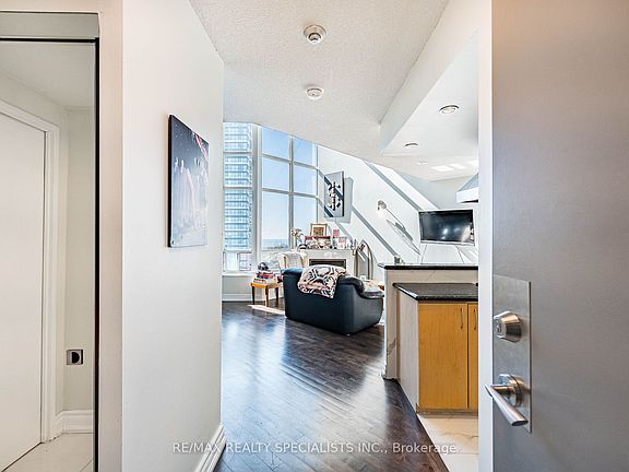 3rd image of 250 Manitoba St #838