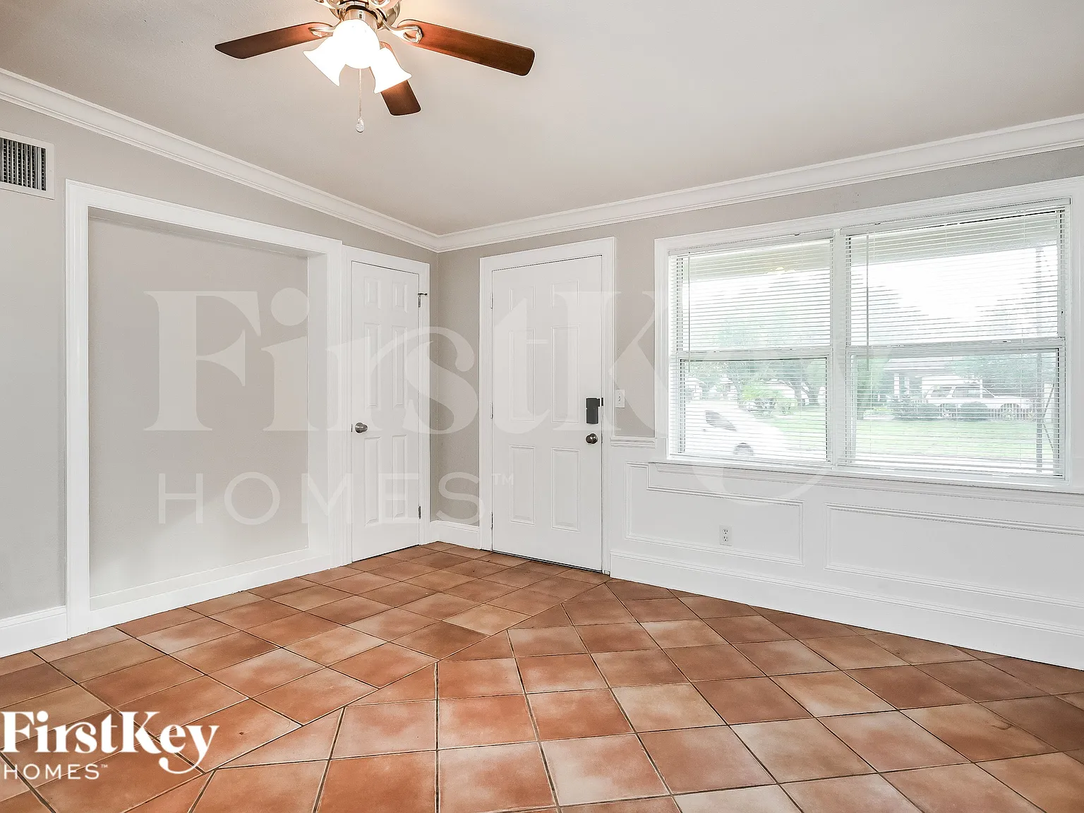 4 bed, 2.0 bath, 1377 sqft, $1,780 — Photo 4