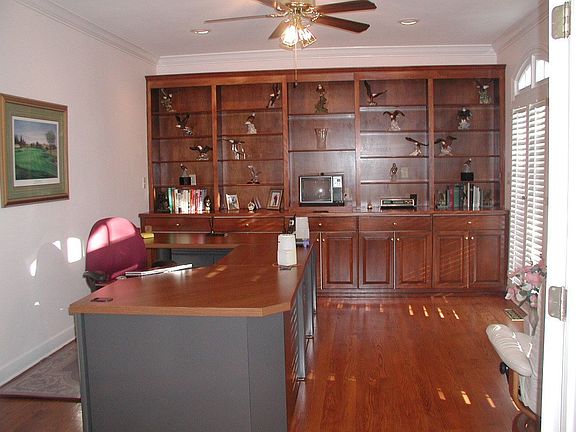 * * * * * 15'9"x13' Office/Study