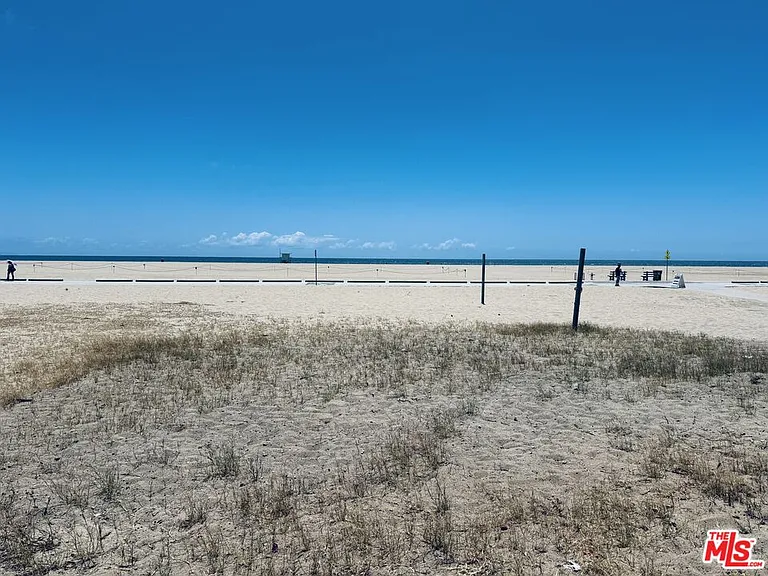 936 Palisades Beach Rd — Photo 35