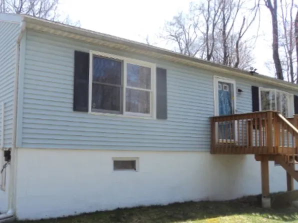 1689 Moonbeam Ter, Tobyhanna, PA 18466