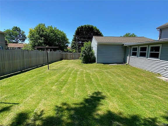 2nd image of 804 Lamont Cir