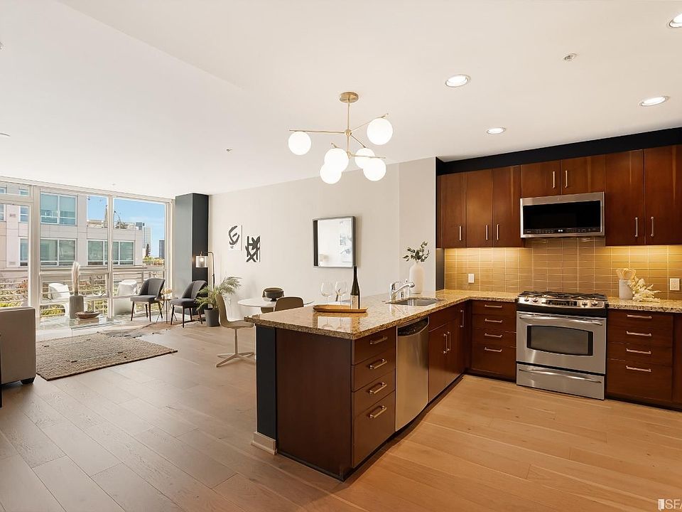 1st image of 325 Berry St APT 403