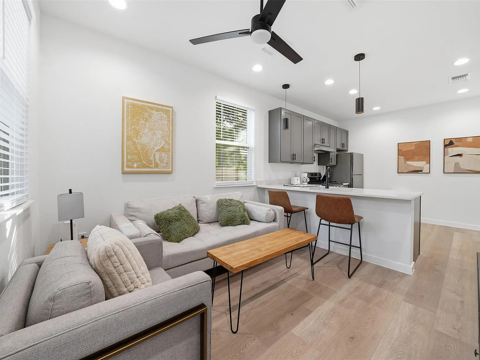 2 bed, 2.0 bath, 828 sqft, $2,699 — Photo 1