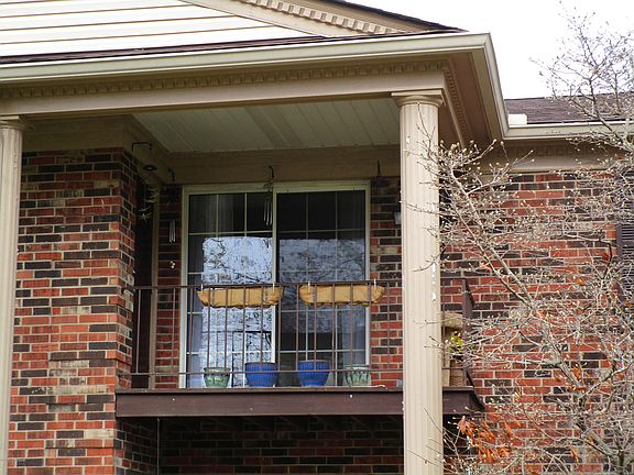 5th image of 405 Logsdon Ct