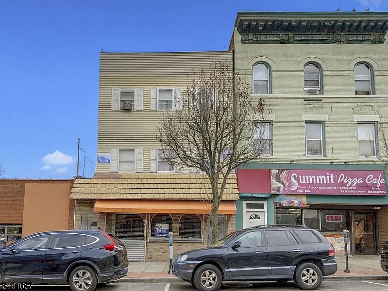 1st image of 1011 Summit Ave