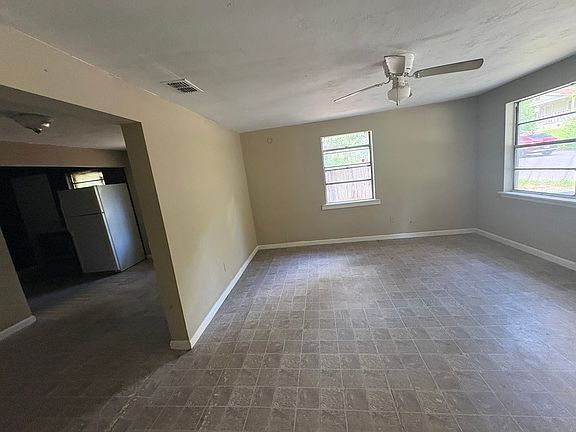 3rd image of 803 Delaware St