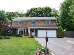 6 Willow Pl, Ronkonkoma, NY 11779