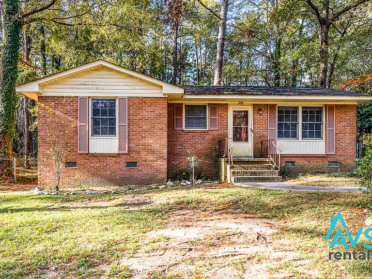 908 Woodale Cir — Photo 1