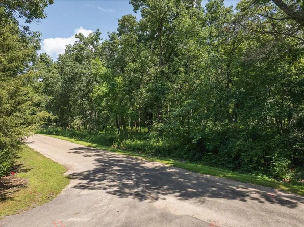 318 Slippery Rock Dr, Dixon, IL 61021