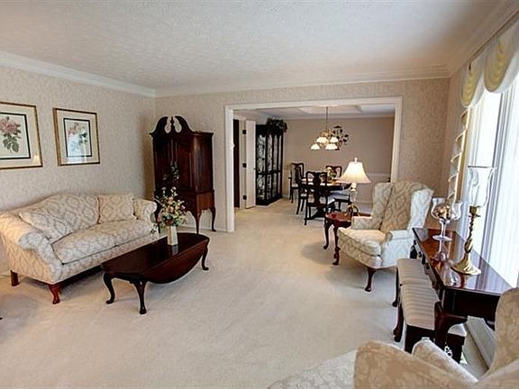 5th image of 9482 Ash Hollow Ln