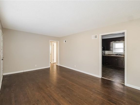 3rd image of 5715 Lathrop Ave