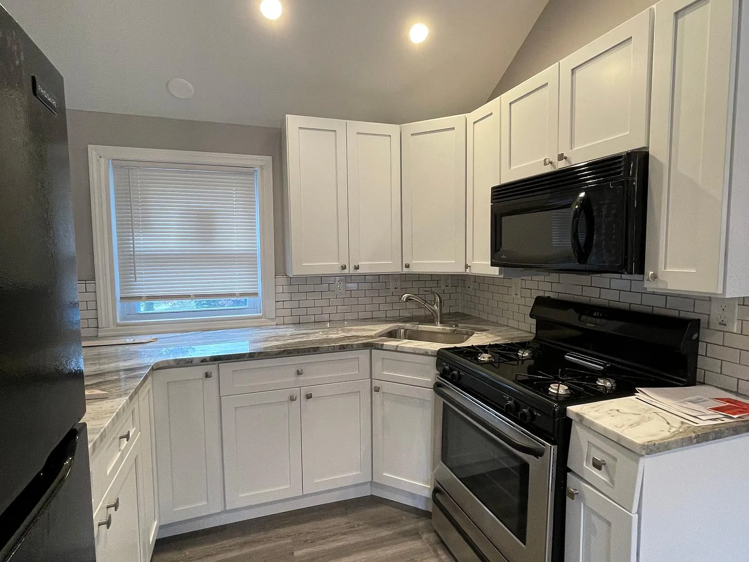 2 bed, 1.5 bath, $1,950 — Photo 2
