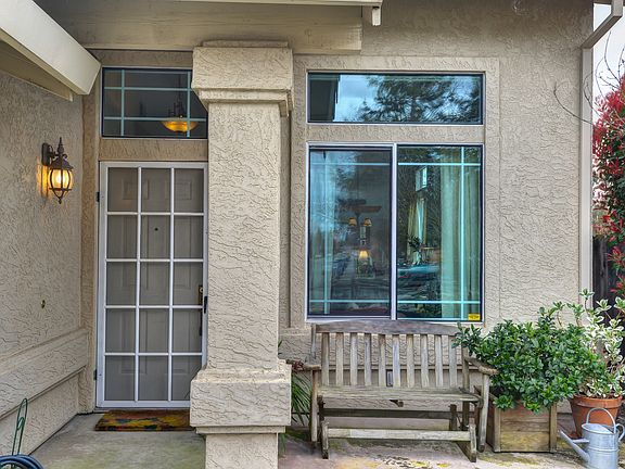 3rd image of 130 Oxburough Dr