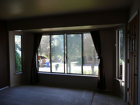 3rd image of 10033 Plumas Ct