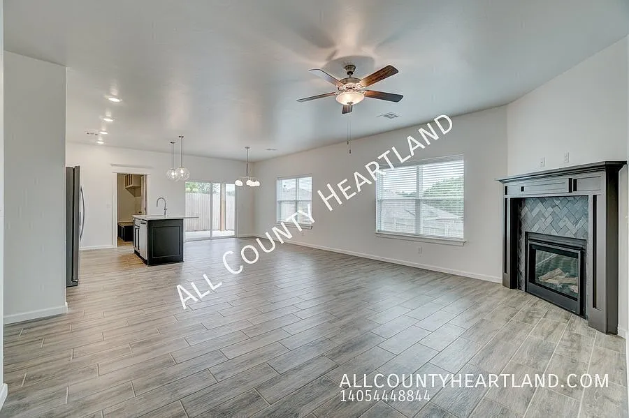 Beautiful 3-Bedroom Edmond Home with Modern Features! — Photo 4