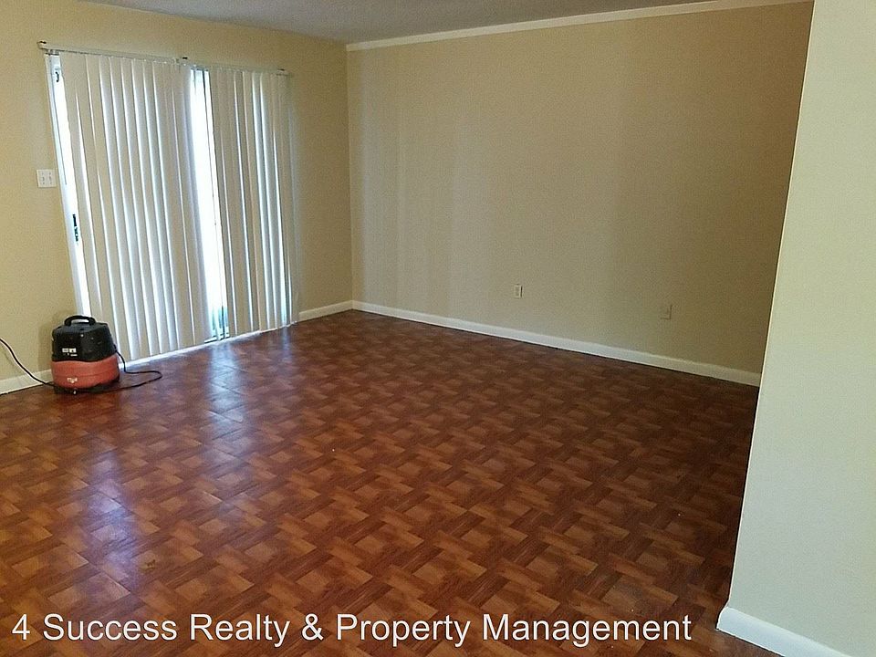 2nd image of 1264 Royal Oaks Cv