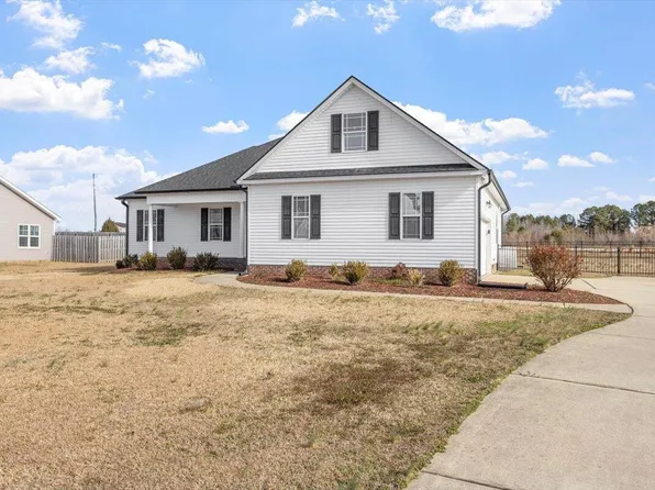 45 Braddock Dr, Lillington, NC 27546