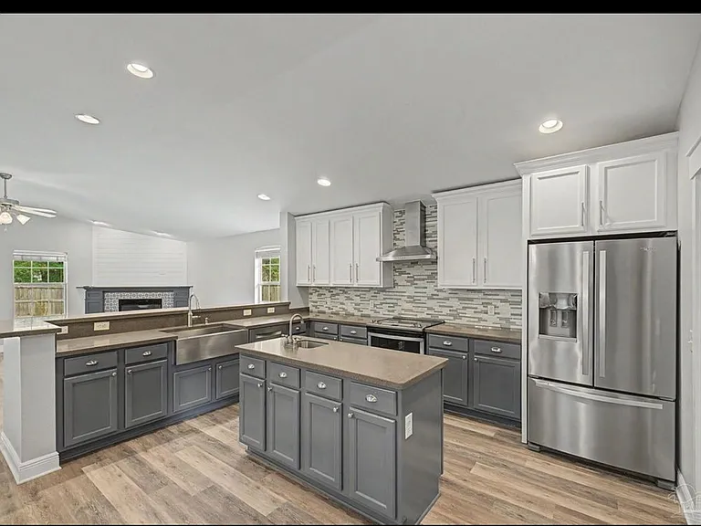 5897 Arch Ave — Photo 3