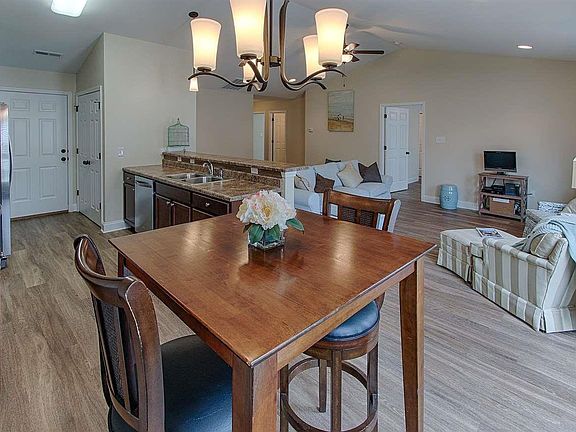 2nd image of 329 Franklin Mdws