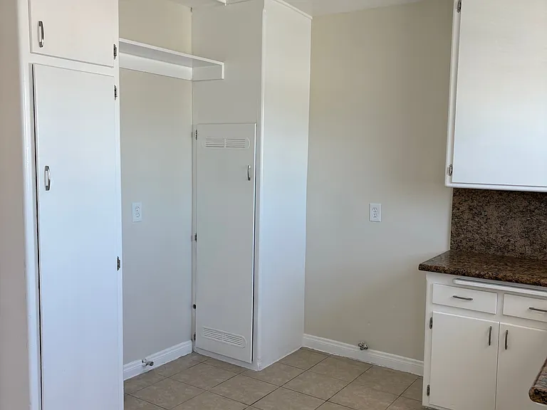 3571 Beechwood Ave #K — Photo 4