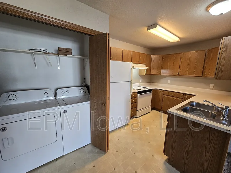 2 bed, 1.0 bath, $895 — Photo 3