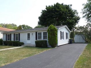 3837 Devonshire Ln, Park City, IL 60085