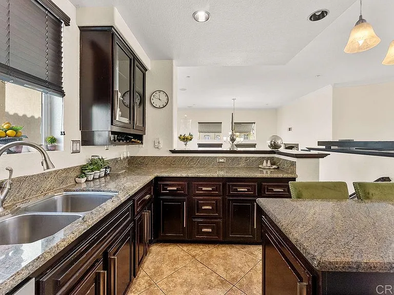 2712 Villas Way — Photo 8