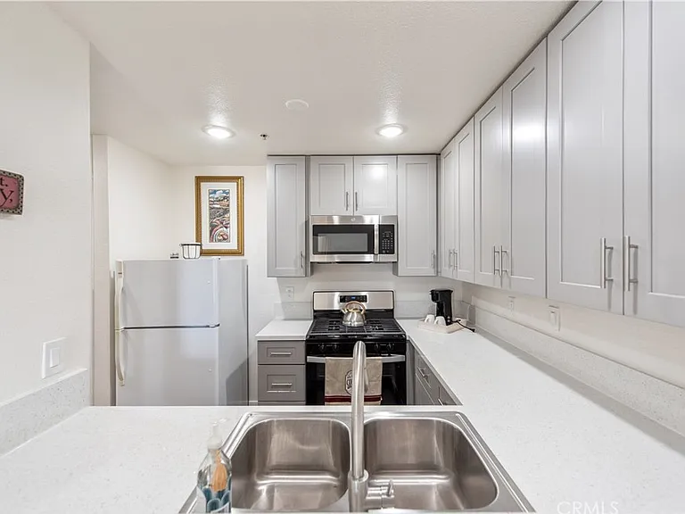450 E 4th St #416 — Photo 2