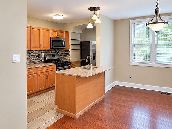 3rd image of 118 Ardsley Rd