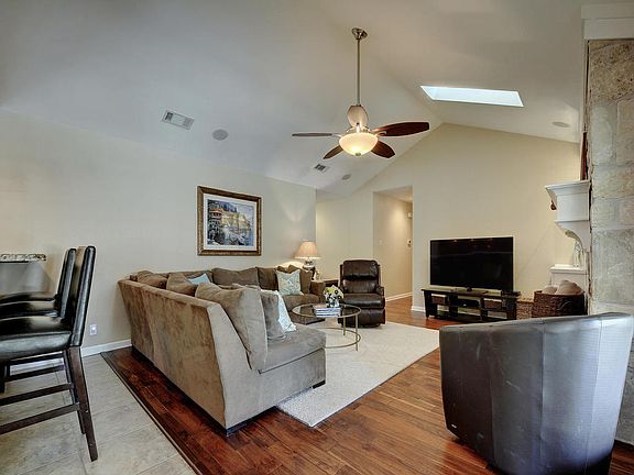 5th image of 10401 Loring Dr