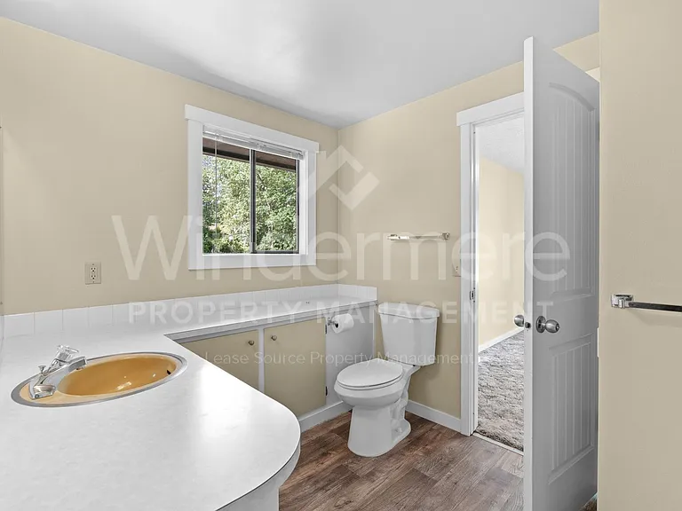 7805 E Upriver Dr — Photo 4