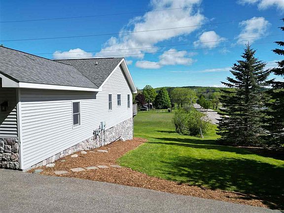 2nd image of 1110 Boyne Smt