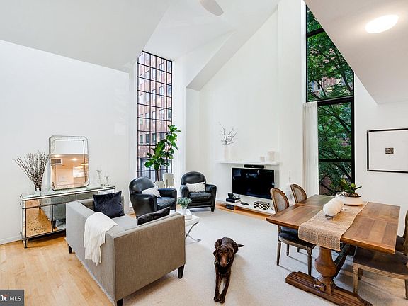 3rd image of 2 Saint James Ct #22
