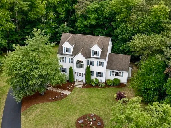 22 Edgewater Dr, Plymouth, MA 02360