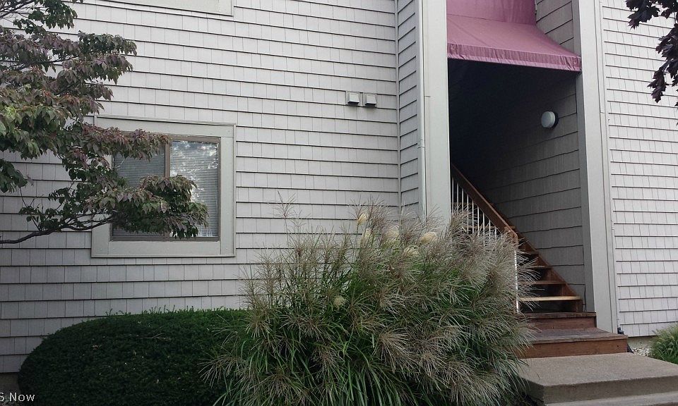 1st image of 503 W Lakeshore Dr