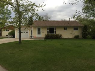 506 17th Ave SW, Minot, ND 58701