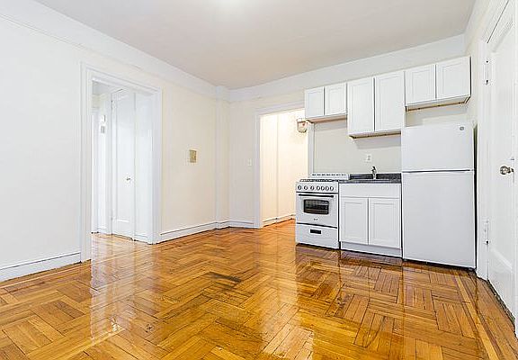 3rd image of 20 Seaman Ave APT 1a