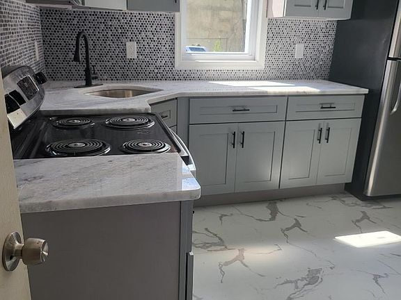 5th image of 1326 W Rush St