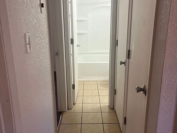 5th image of 2503 Pecan Dr #B