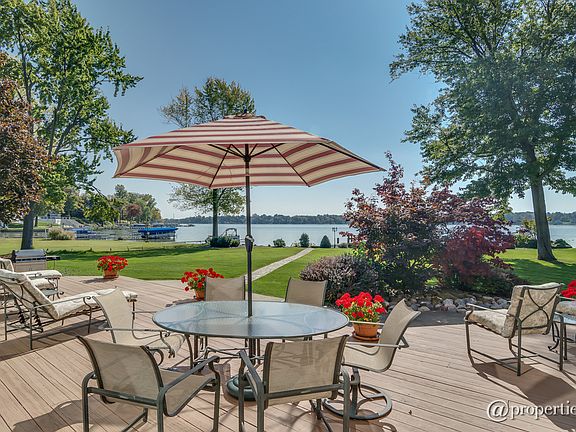 Spectacular lake views.