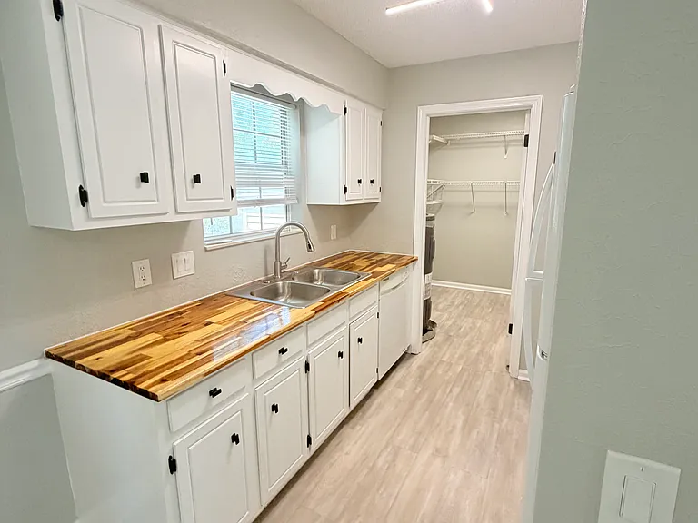 3565 Gondola Dr — Photo 3