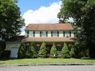 14 Chardonnay Dr, Coram, NY 11727