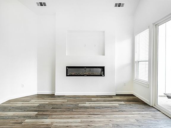 4th image of 252 Amaranta Ln