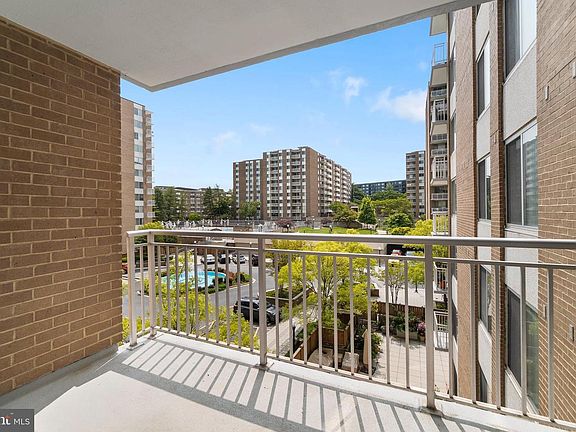 5th image of 3001 Veazey Ter NW APT 812